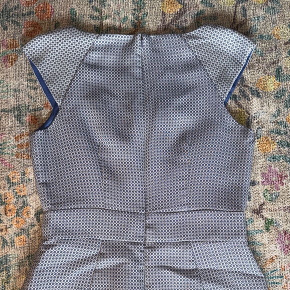 Banana Republic Blue and White Patterned Dress EUC with Pockets!! - Picture 7 of 10